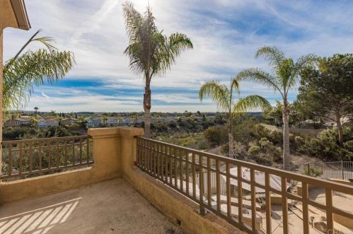 7507 Mona Ln, San Diego CA 92130-5621 exterior