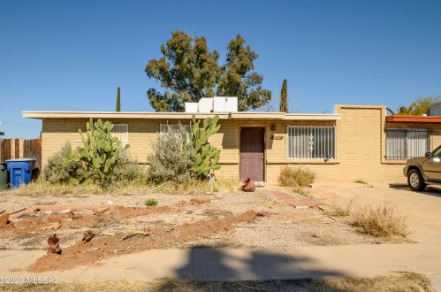 6721 Hawk Dr, Tucson, AZ 85730-3247