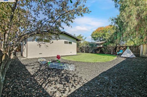 1681 Spruce St, Livermore CA  94551-1919 exterior