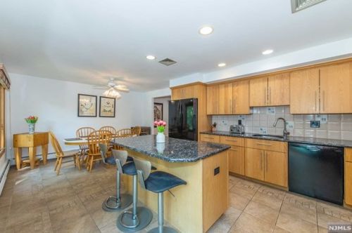 902 Briarwoods Rd, Franklin Lakes NJ  07417-1106 exterior