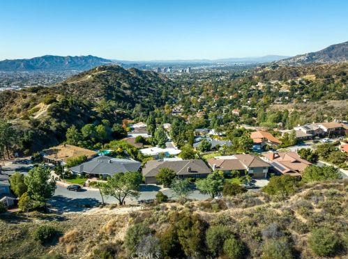 2755 Valle Vista Dr, Glendale CA  91206-4720 exterior