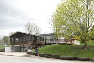 208 Hillcrest Dr, Twin View Heights, IA 52333-9098