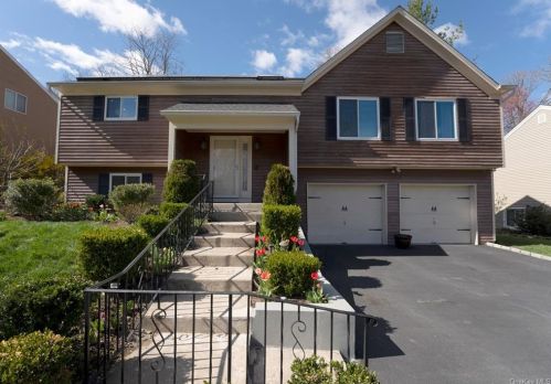 20 Stratford Rd, White Plains, NY 10603-2827