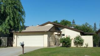 3207 Park Bend Ct, Bakersfield, CA 93309-5696