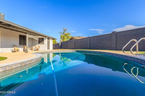 7332 17 Ave, Phoenix AZ 85085-6300 exterior