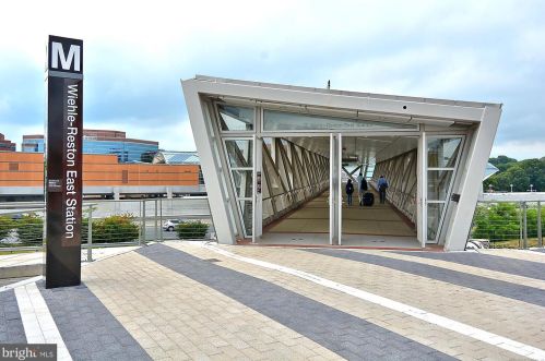 12000 Taliesin Pl, Herndon VA  20190-3367 exterior