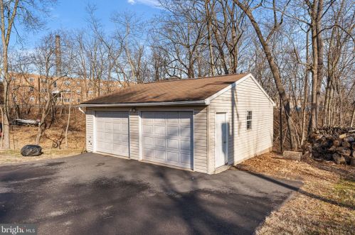 21 Clamer Ave, Collegeville PA  19426-2303 exterior