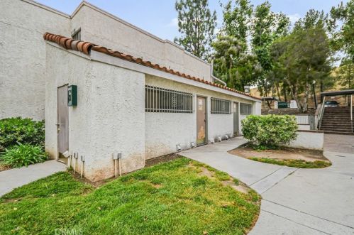 25023 Peachland Ave, Santa Clarita CA  91321-2519 exterior