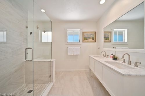 220 Palm Lk Dr, Sanibel FL 33957-5601 exterior