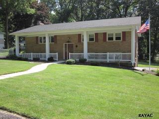 780 Summit Dr, Yoe, PA 17313-9740