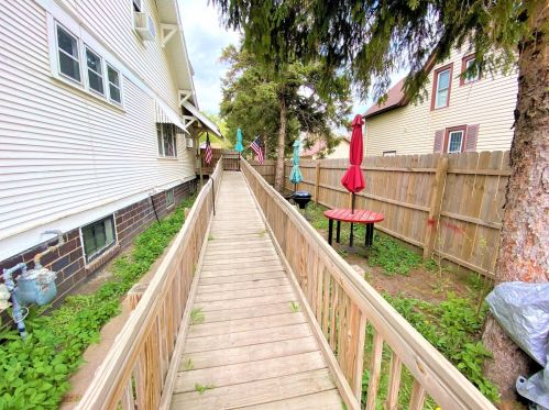 608 Main St, Marshall, MN 56258-3022