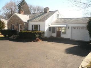 216 Strawberry Hill Ave, Norwalk, CT 06851-5426