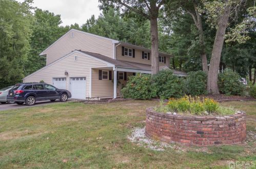 1 Concord Dr, East Brunswick, NJ 08816-2735