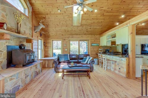 3714 Mountain Rd, Haymarket VA  20169-1739 exterior