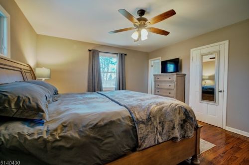 1 Pinewood Ct, Flemington NJ 08822-4909 exterior