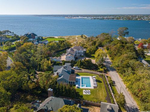 50 Bayberry Rd, Islip Manor, NY 11751-4905