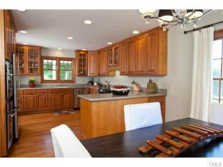 84 Kinney Hill Rd, Washington Depot CT  06777-1811 exterior