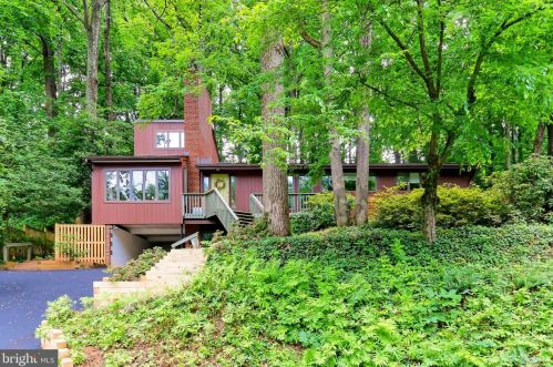 6507 Lakeview Dr, Falls Church, VA 22041-1101