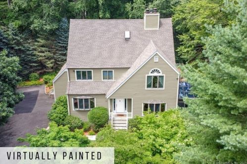 118 Iron Gate Rd, Stamford, CT 06903-3845