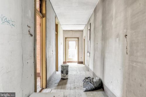 310 Main St, Edinburg VA  22824-9439 exterior