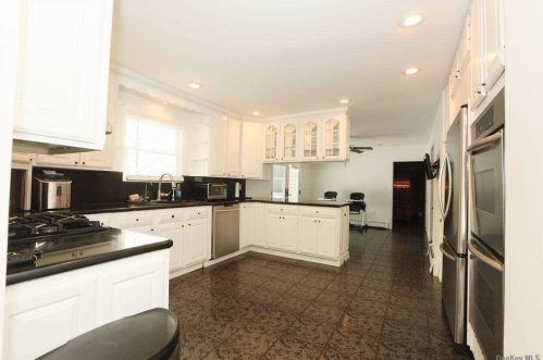 2 Pine Hill Ct, Northport, NY 11768-3441