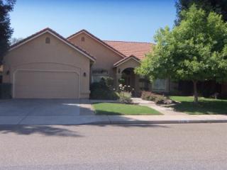 2136 Bristol Park Cir, Turlock CA  95382-2974 exterior