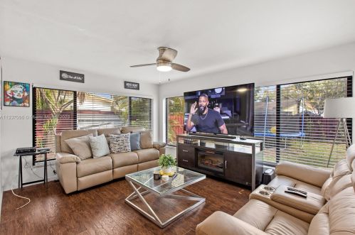 401 57th Way, Hollywood FL  33023-1435 exterior