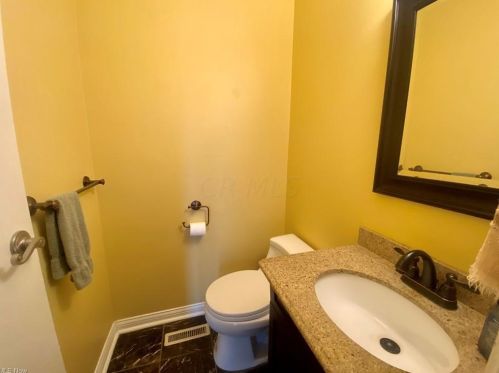 1100 Slope Bay, Zanesville OH  43701-1568 exterior