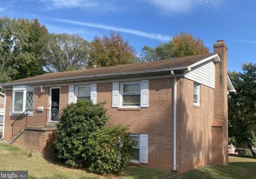 4474 Dale Blvd, Woodbridge, VA 22193-2534