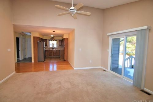 10 Eileen Dr, East Windsor CT  06088-9785 exterior