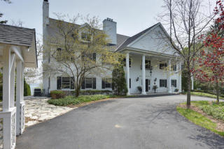 4654 Lake Club Cir, Oconomowoc, WI 53066-4017