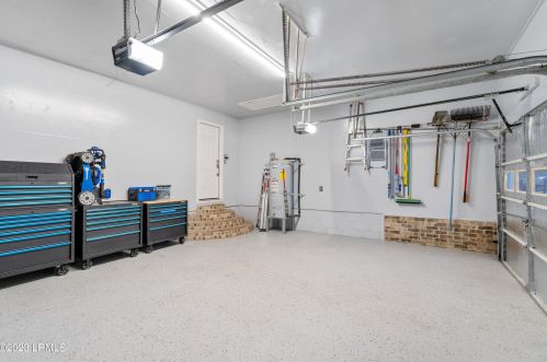 37 Royal Pines Blvd, Beaufort SC  29907-1921 exterior