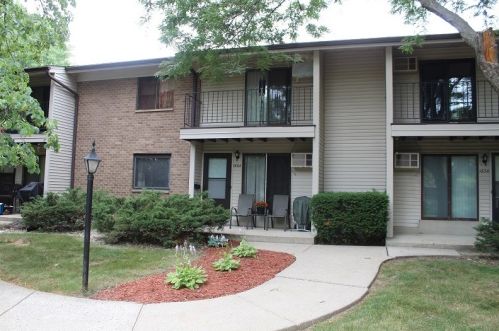 1664 Carriage Ln, Waukesha, WI 53151-1444