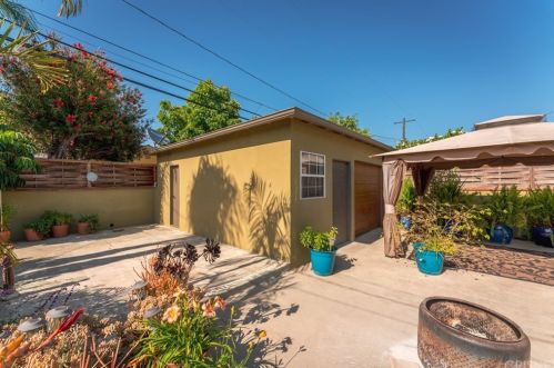 2823 Yearling St, Lakewood CA  90712-2920 exterior