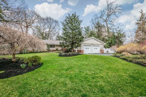 84 Teed St, Huntington Station, NY 11746-4533