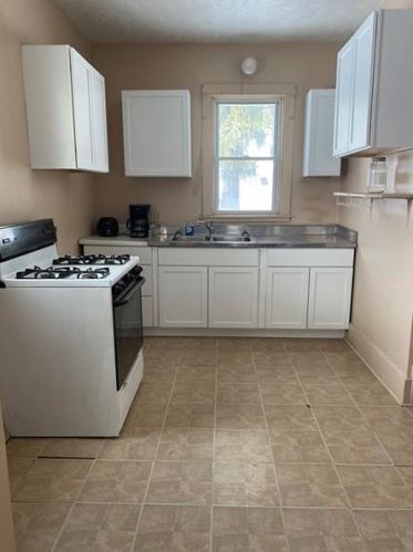 19 8th St, Claysville, PA 15323-1275