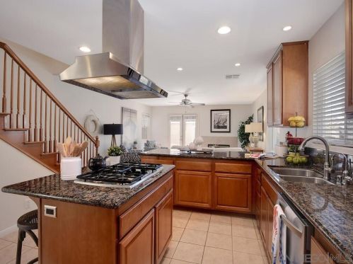 4729 Pescadero Ave, San Diego CA 92107-3541 exterior