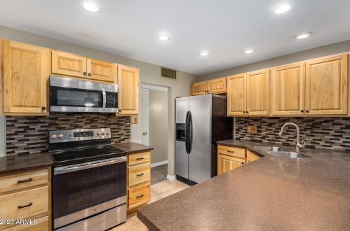 6520 20 Ave, Phoenix AZ 85041-7702 exterior