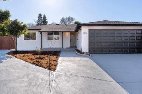 2709 Shamrock Dr, Richmond CA  94806-1524 exterior
