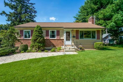 5 Waverly Pl, Valhalla, NY 10595-1705