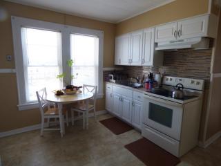 28 Higgins Ave, Bridgeport CT  06606-3717 exterior