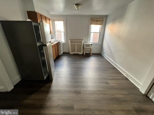 1402 Englewood St, Philadelphia PA  19111-4225 exterior