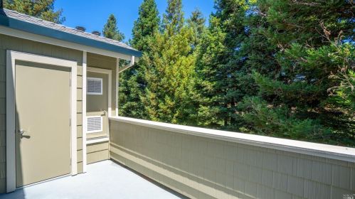 2090 Stonefield Ln, Santa Rosa CA  95403-0951 exterior