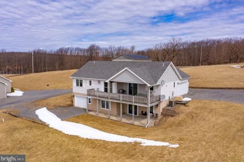 55 Mountain Lake Dr, Mount Storm, WV 26739-8589