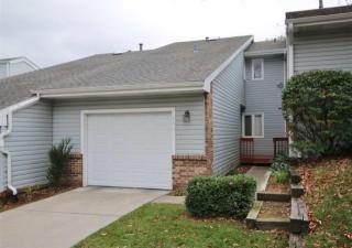 705 129th Plz, Omaha, NE 68154-4004