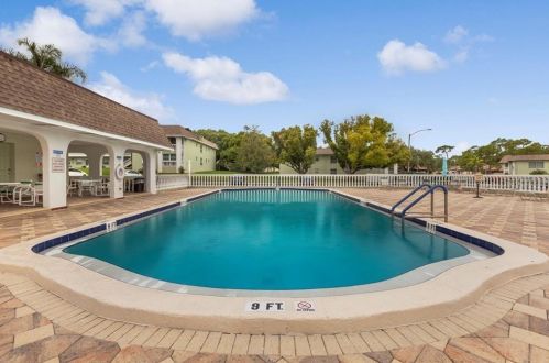 1250 Pinellas Ave, Tarpon Springs FL  34689-6901 exterior