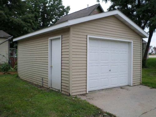 813 Mclean Ave, Tomah, WI 54660-1937