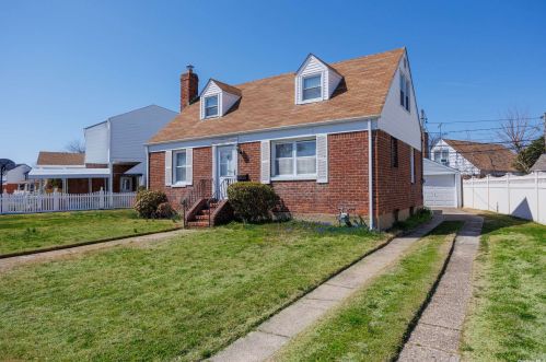 86 Diamond St, Floral Park NY  11003-4216 exterior