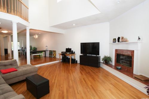 4 Sabrina Ct, Huntington Station NY  11746-4225 exterior