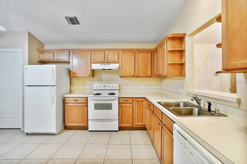 1103 Juniper Ct, Tavares FL  32778-4987 exterior